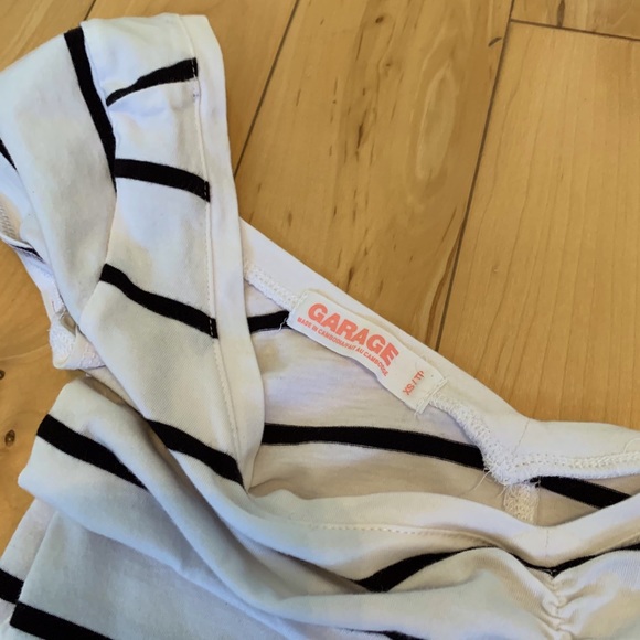 Off-shoulder Striped T-Shirt - Picture 4 of 4